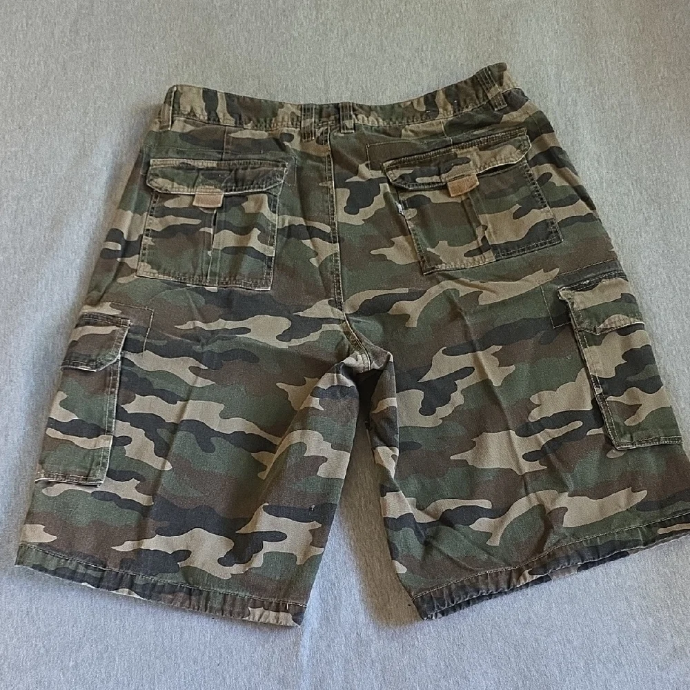Pro Club Men's Camo Cargo Shorts - Green Camouflage - Picture 3 of 5